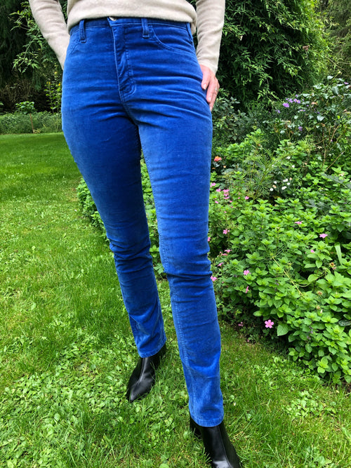 Amazing Woman Velvet Straight Leg Jeans in Blue
