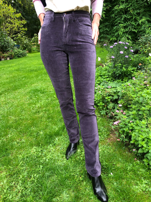 Amazing Woman Velvet Straight Leg Jeans in Violet