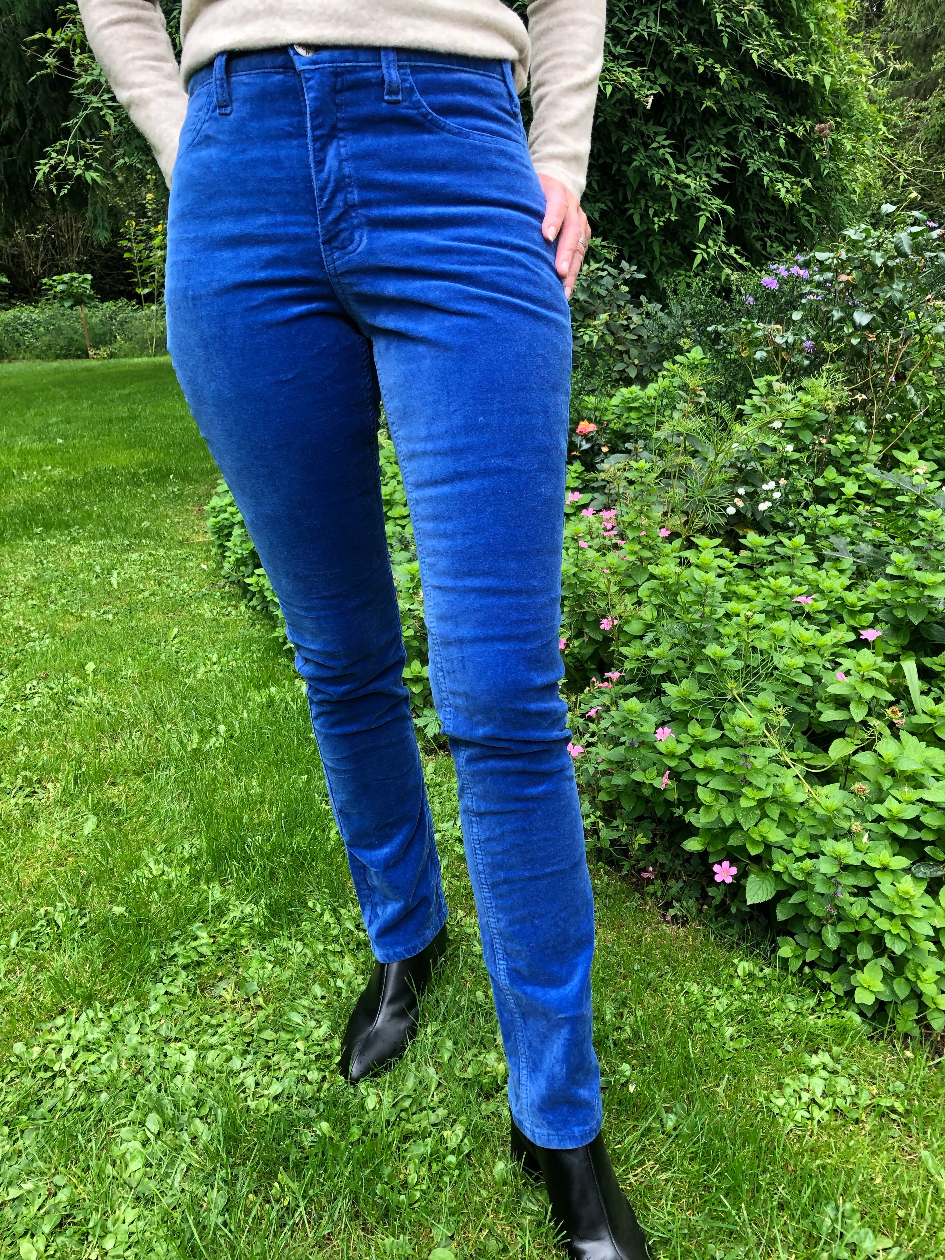 How to Wear Straight Leg Jeans (and What Makes Them Different from Other  Jeans) -