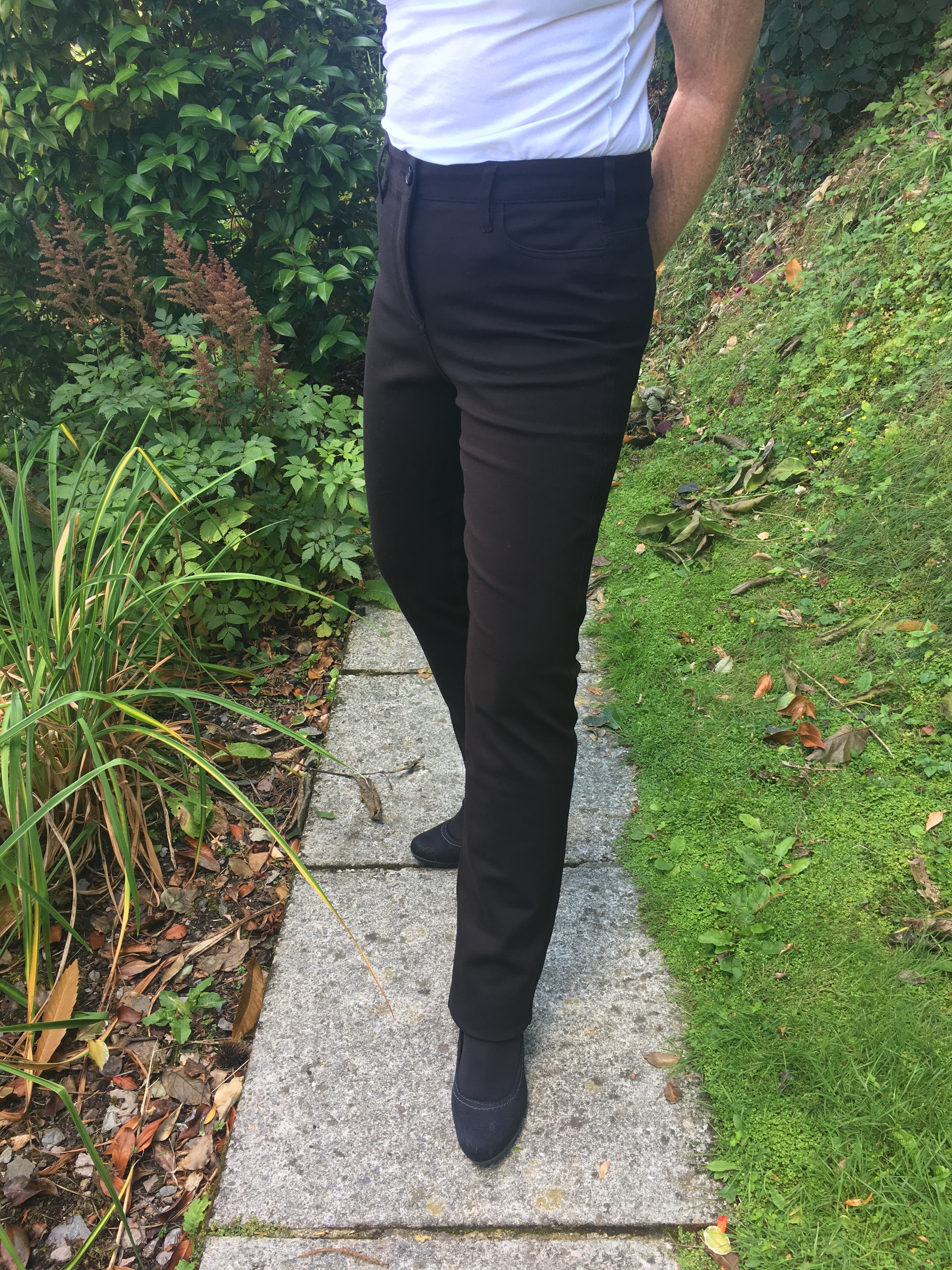Amazing Woman Straight Leg Simone Trousers in Black – Danielli